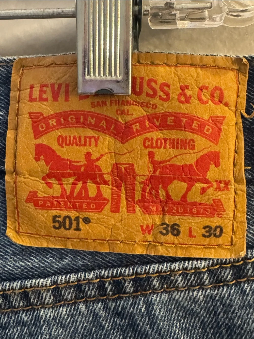 Vintage 90’s Levi's 501 button fly Men's Dark Blue Jean  rear single R tag